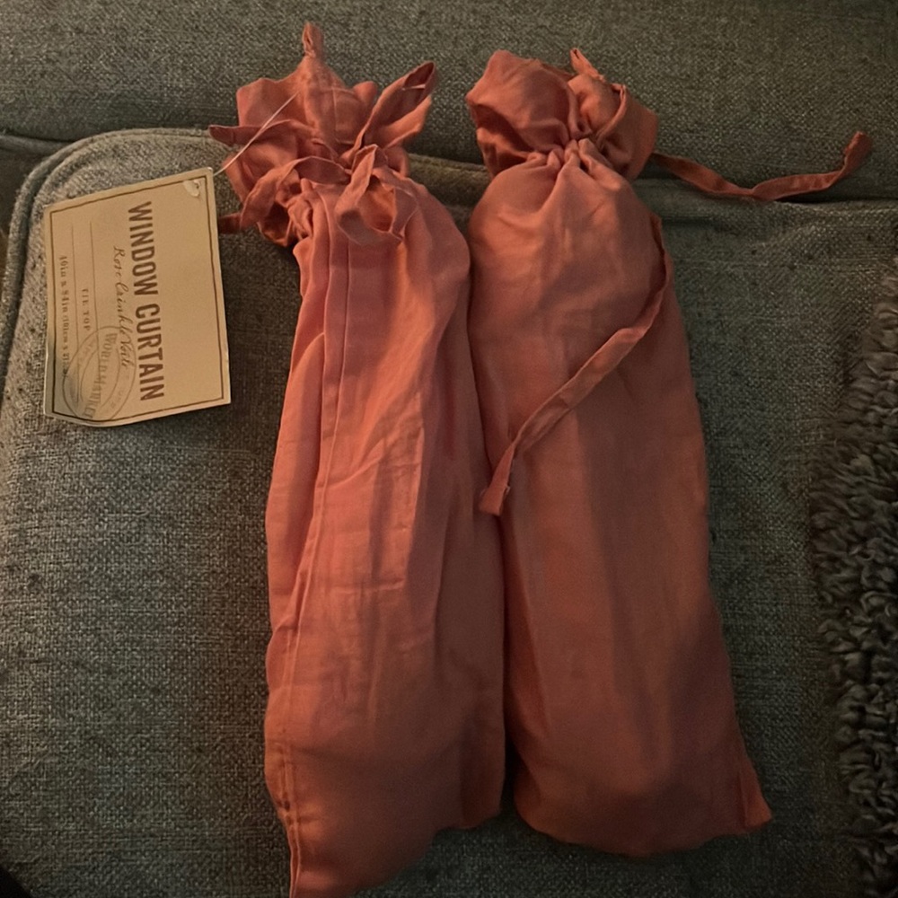 2 Window curtains